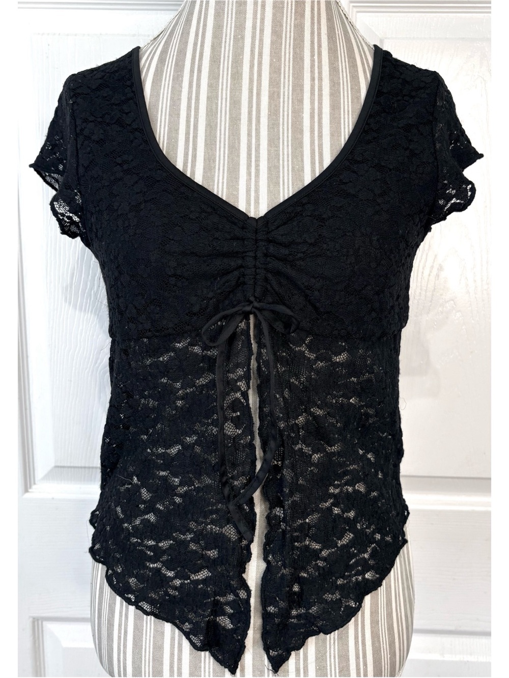 Vintage Y2K Black Stretch Lace WhimsyGoth Fairy Indie Top Large